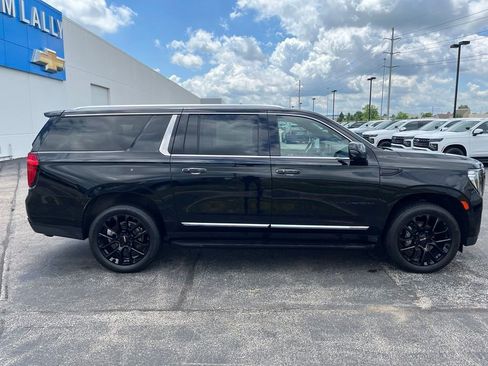 Used 2023 GMC Yukon XL SLT w/ SLT Luxury Package AWD/4WD image 8