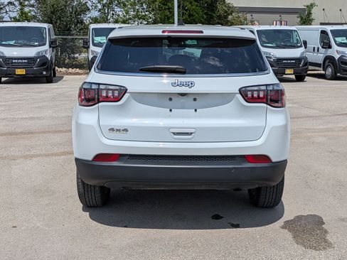 Used 2023 Jeep Compass Sport image 4