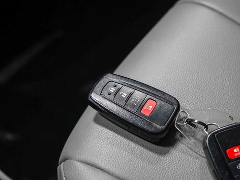 Certified 2020 Toyota Highlander XLE image 29