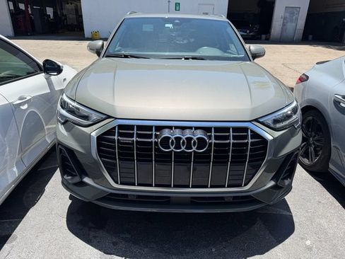 Used 2020 Audi Q3 2.0T Premium w/ Convenience Package AWD/4WD image 2