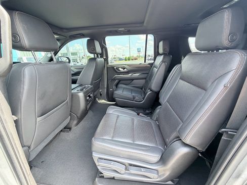 Used 2021 Chevrolet Suburban High Country AWD/4WD image 30