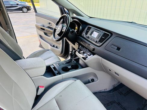 Used 2016 Kia Sedona LX w/ LX Essentials Premium Package image 15
