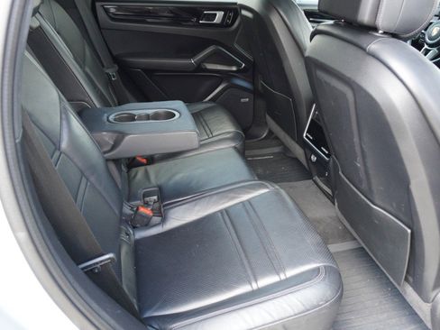 Used 2021 Porsche Cayenne Coupe image 10