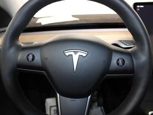 Used 2024 Tesla Model Y Long Range image 32