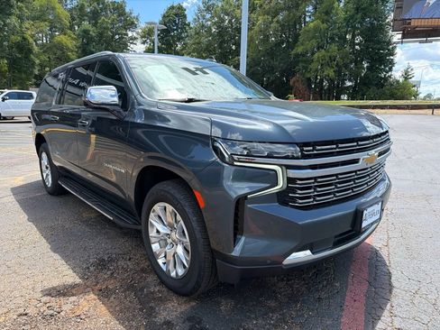 Used 2021 Chevrolet Suburban Premier w/ Premium Package AWD/4WD image 4