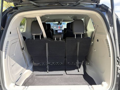 Used 2024 Chrysler Pacifica Limited FWD image 23