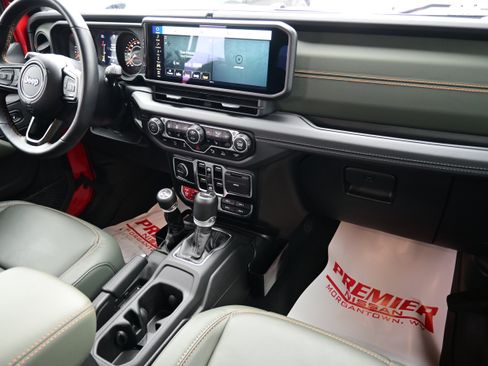 Used 2024 Jeep Gladiator Mojave image 22