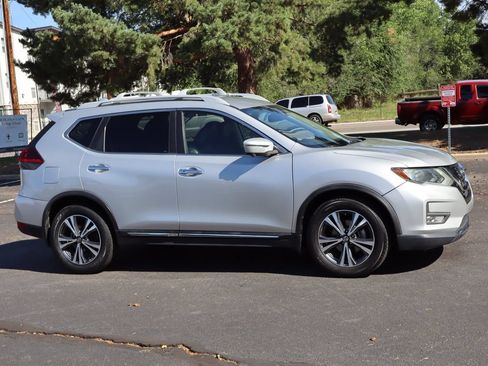 Used 2018 Nissan Rogue SL FWD image 2
