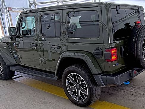 Used 2023 Jeep Wrangler Unlimited Sahara w/ Cold Weather Group AWD/4WD image 4