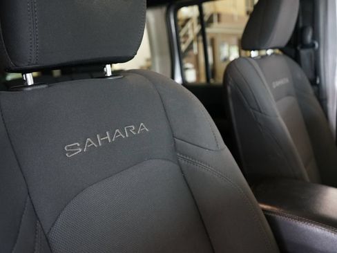 Used 2021 Jeep Wrangler Unlimited Sahara AWD/4WD image 39