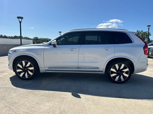 Certified 2025 Volvo XC90 T8 Plus AWD/4WD image 5