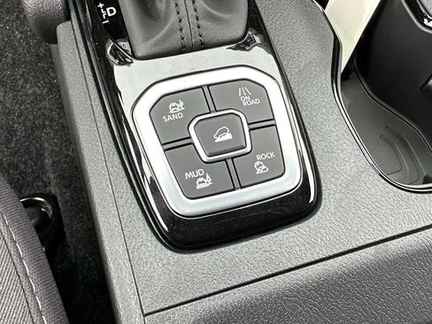 New 2026 Nissan Frontier SV w/ Tow Package AWD/4WD image 29