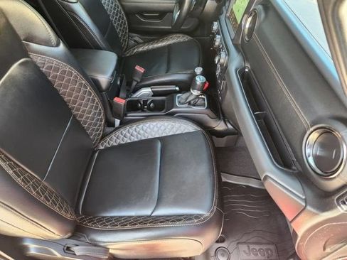 Used 2021 Jeep Gladiator Overland AWD/4WD image 13