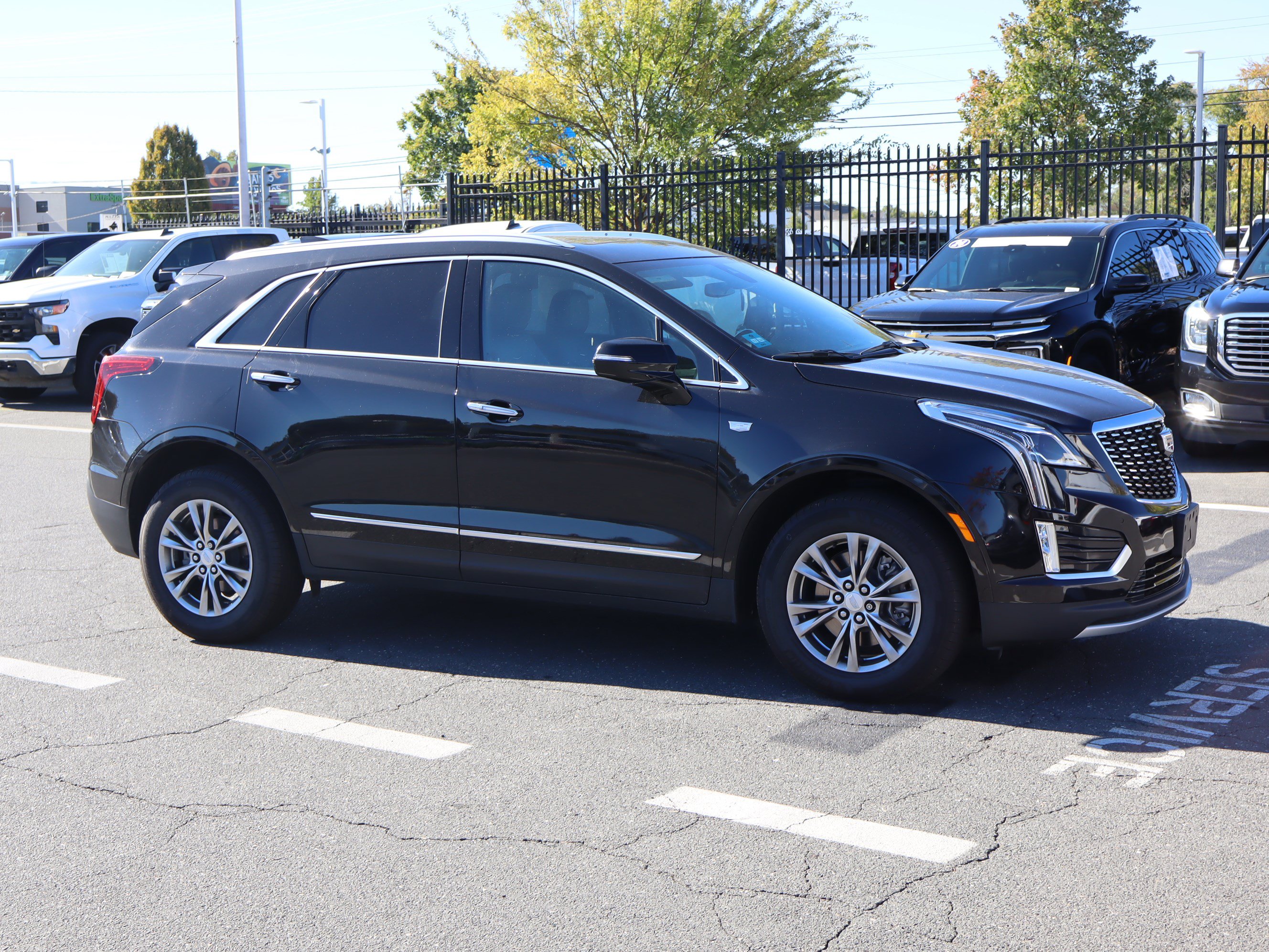Used 2023 Cadillac XT5 Premium Luxury FWD image 2
