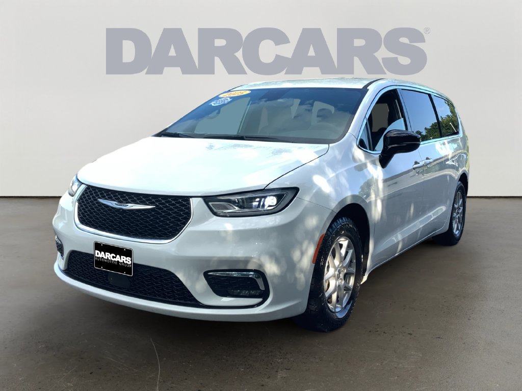 Used 2025 Chrysler Pacifica Select FWD image 8