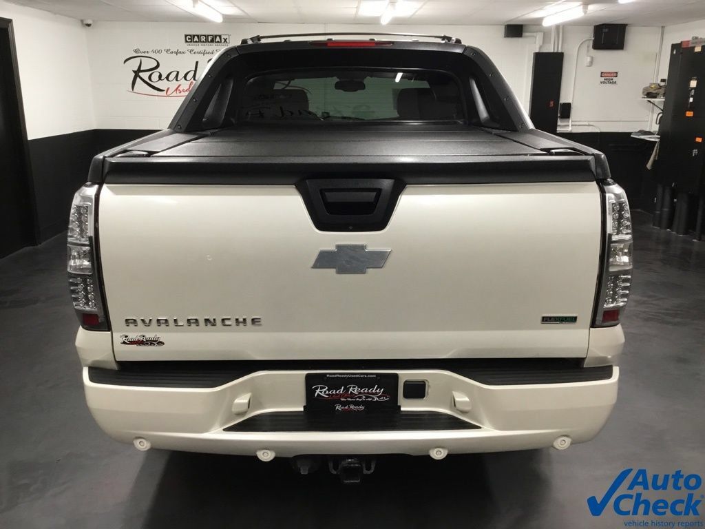 Used 2011 Chevrolet Avalanche LTZ AWD/4WD image 9