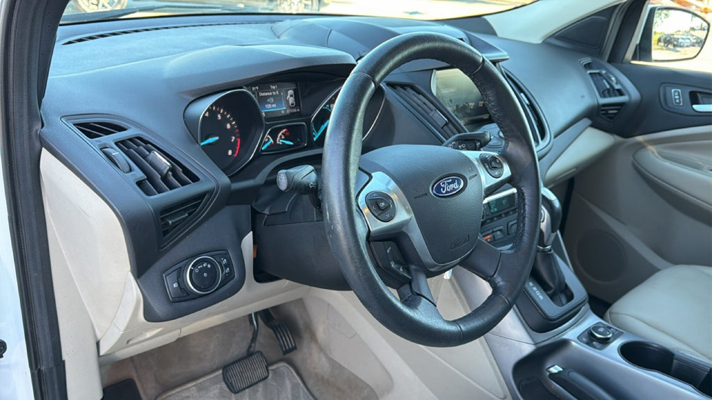 Used 2015 Ford Escape SE w/ Equipment Group 201A FWD image 16