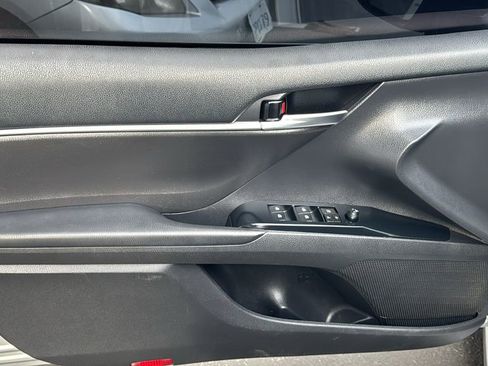 Used 2020 Toyota Camry SE w/ Carpet Mat Package image 18