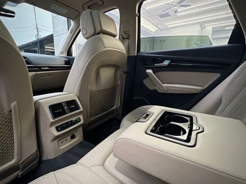 Used 2019 Audi Q5 Prestige w/ Prestige Package image 19