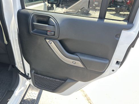 Used 2018 Jeep Wrangler Unlimited Sport S AWD/4WD image 19