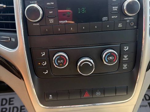 Used 2011 Jeep Grand Cherokee Laredo w/ Security & Convenience Group AWD/4WD image 29