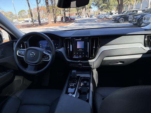 Certified 2025 Volvo XC60 B5 Plus image 30