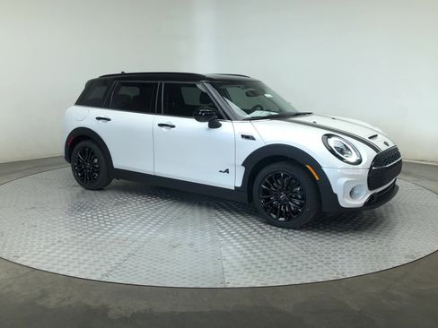 Certified 2024 MINI Cooper Clubman S image 2
