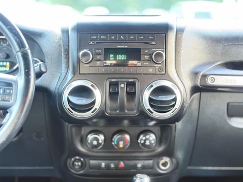 Used 2011 Jeep Wrangler Sahara w/ Connectivity Group AWD/4WD image 20