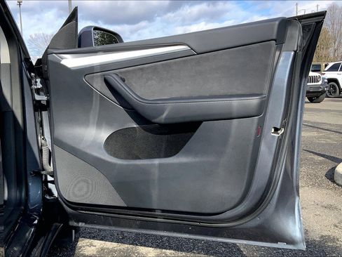 Used 2023 Tesla Model Y Performance image 21