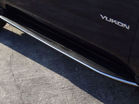 Used 2017 GMC Yukon SLT w/ Open Road Package image 8