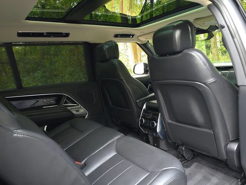 Used 2024 Land Rover Range Rover Long Wheelbase SE AWD/4WD image 24