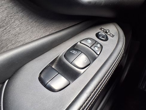 Used 2022 Nissan Murano SV w/ SV Midnight Edition Package FWD image 10