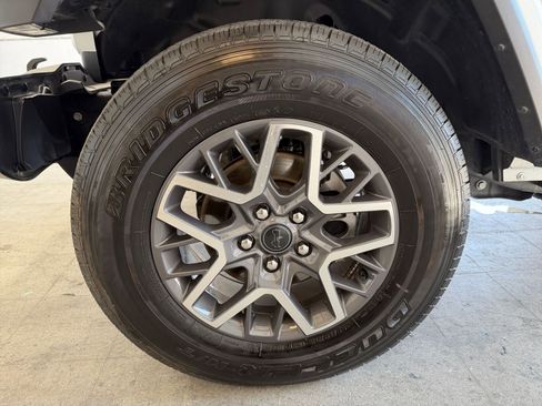 Used 2025 Jeep Wrangler Sahara image 29