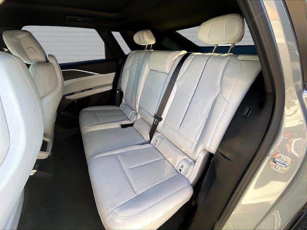 Used 2024 Cadillac Lyriq Luxury RWD image 12