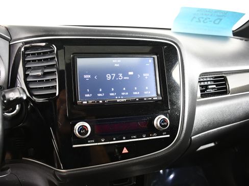Used 2020 Mitsubishi Outlander LE AWD/4WD image 25