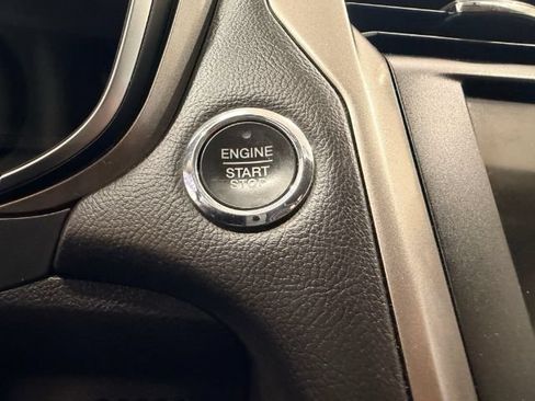 Used 2017 Ford Fusion SE w/ Fusion SE Technology Package FWD image 15