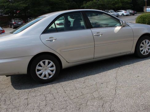 Used 2005 Toyota Camry LE image 6