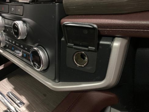 Used 2022 Ford Expedition Max Limited image 6