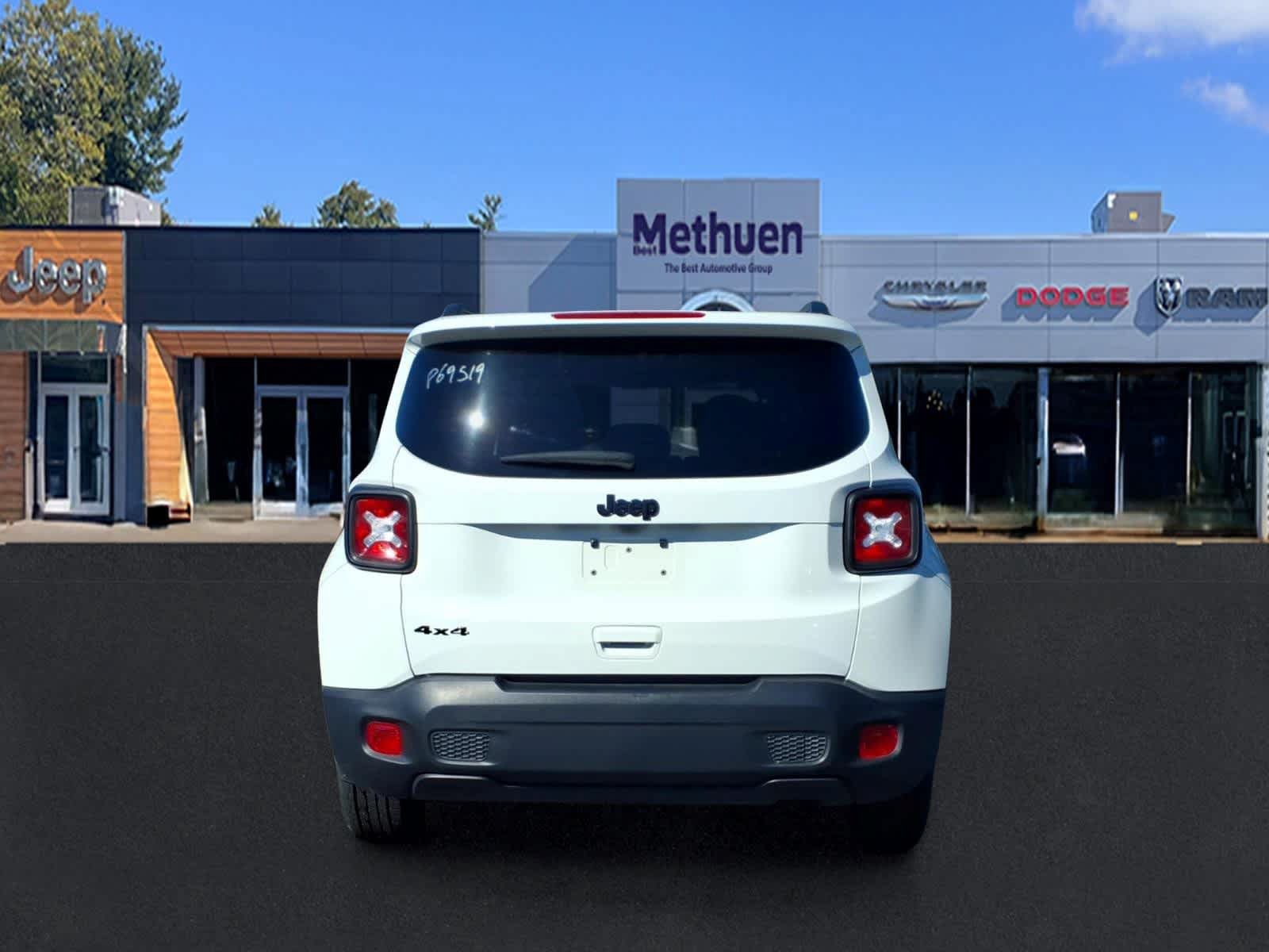 Used 2023 Jeep Renegade Latitude AWD/4WD image 4