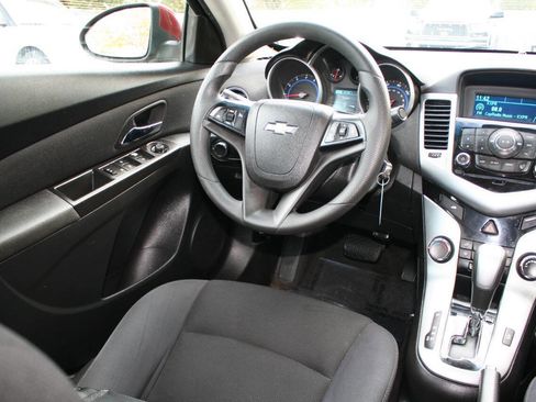 Used 2016 Chevrolet Cruze LT image 17