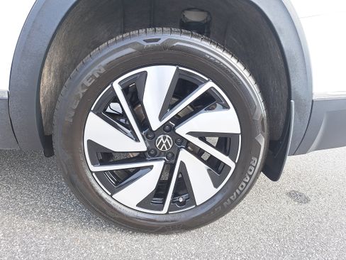 Certified 2024 Volkswagen Atlas SEL AWD/4WD image 33
