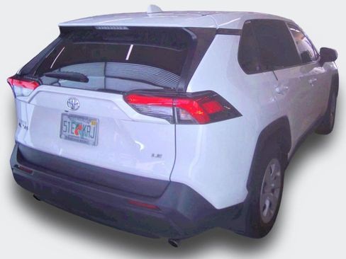 Used 2024 Toyota RAV4 LE FWD image 3
