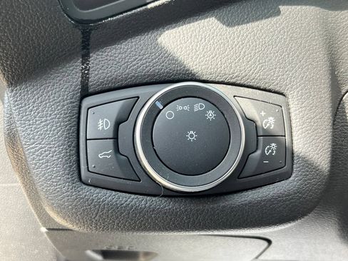 Used 2018 Ford Escape SE FWD image 12
