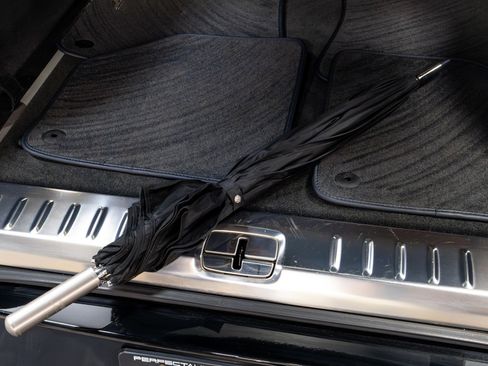 Used 2021 Aston Martin DBX image 42