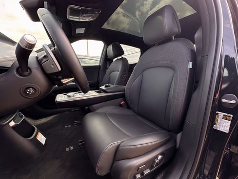 Used 2024 Genesis GV60 RWD image 7