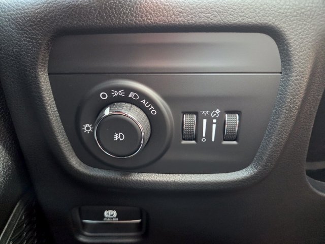 New 2026 Jeep Grand Cherokee Limited w/ Luxury Tech Group II AWD/4WD image 23