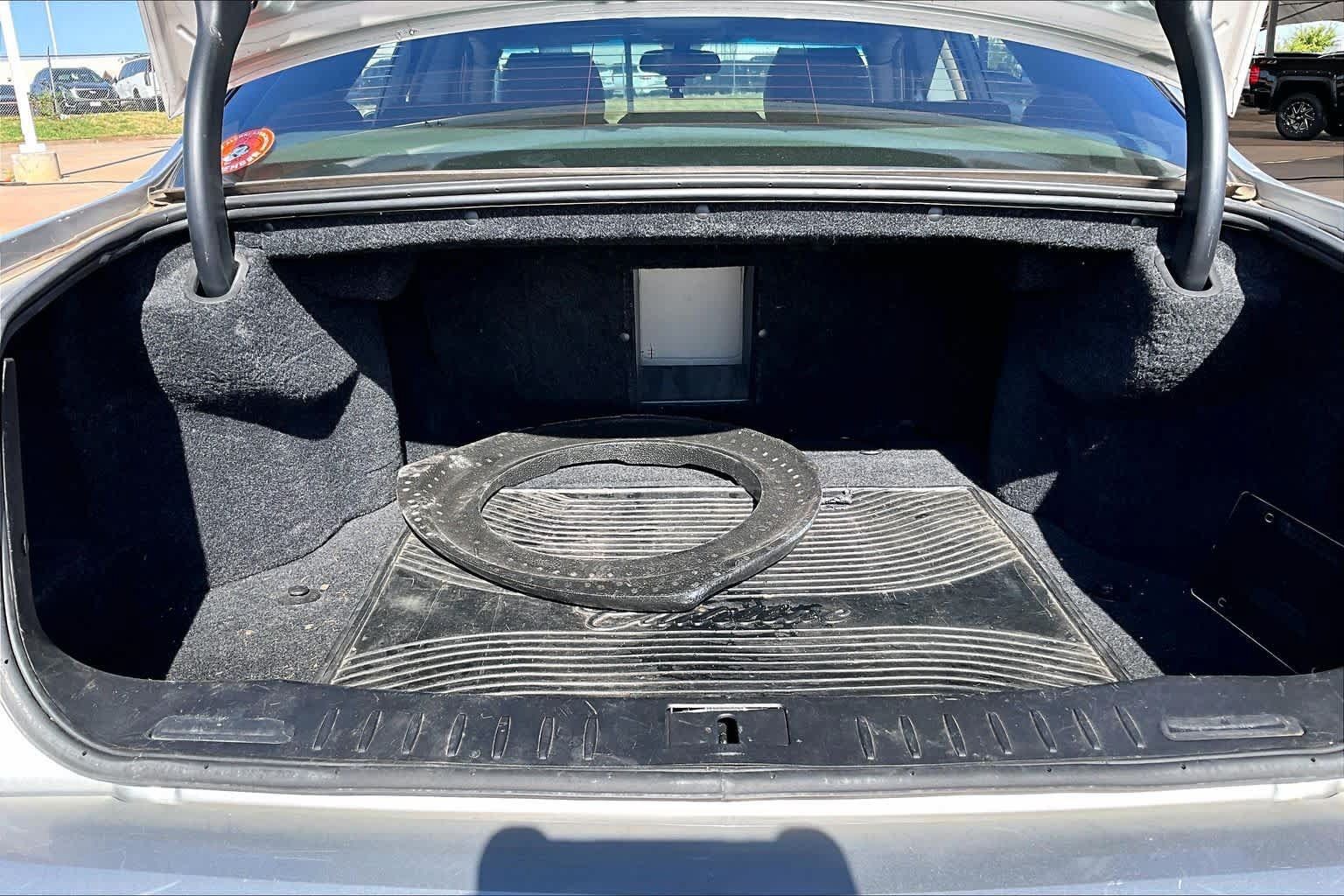 Used 2011 Cadillac DTS Luxury FWD image 29