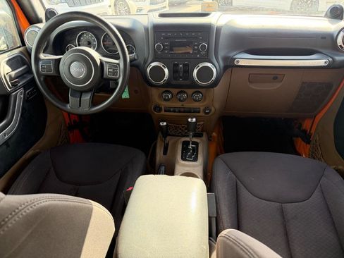 Used 2013 Jeep Wrangler Unlimited Sahara w/ Connectivity Group AWD/4WD image 13