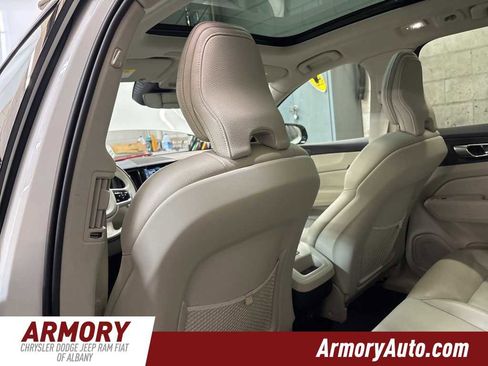 Used 2024 Volvo XC60 B5 Plus image 29