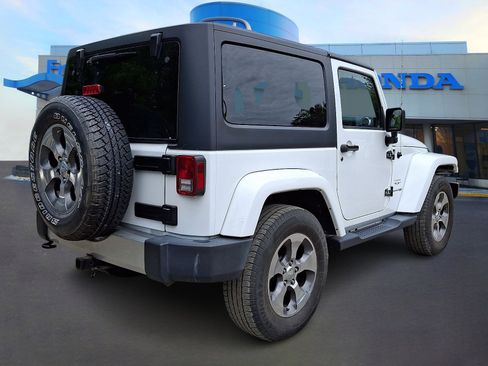 Used 2018 Jeep Wrangler Sahara w/ Connectivity Group AWD/4WD image 6